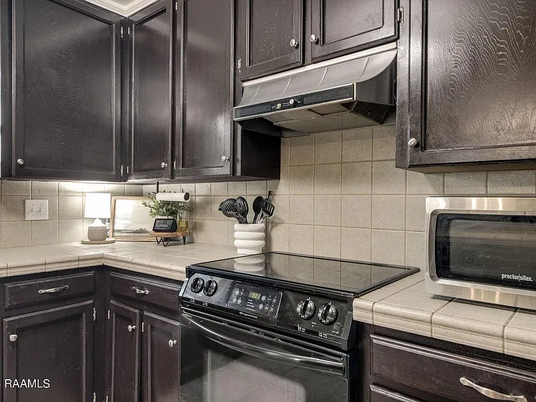110 Village Green Dr — Photo 17