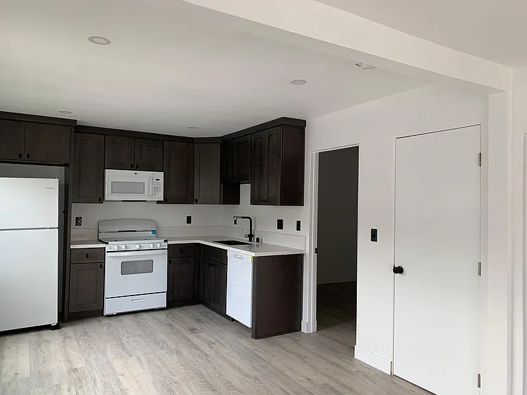 819 S Grevillea Ave — Photo 1