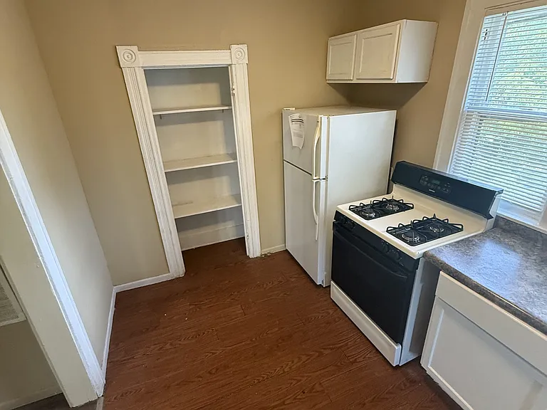1146 Reaney Ave E #1 — Photo 16