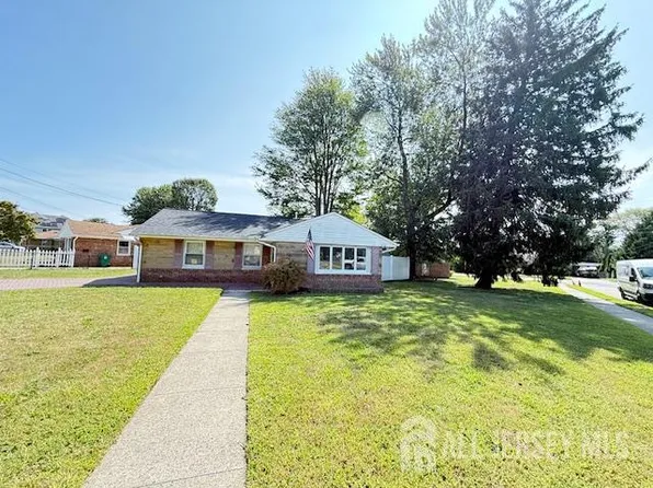 229 Old Post Rd, Edison, NJ 08817