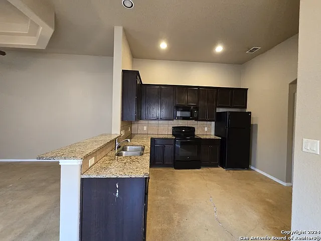 1084 Carolyn Cv — Photo 6