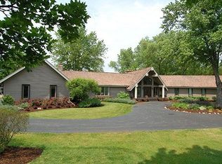 25962 Oak Hills Rd, Lake Barrington, IL 60010