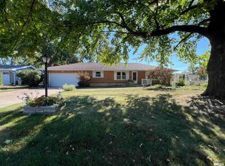 6106 N Knollaire Dr, Peoria, IL 61614