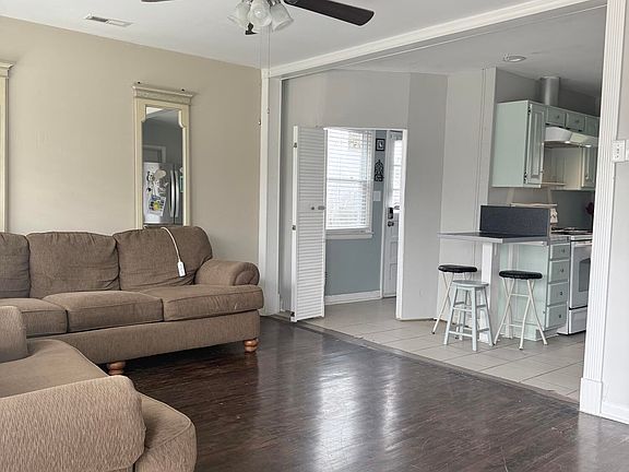 2nd image of 5305 Red Oak Ln