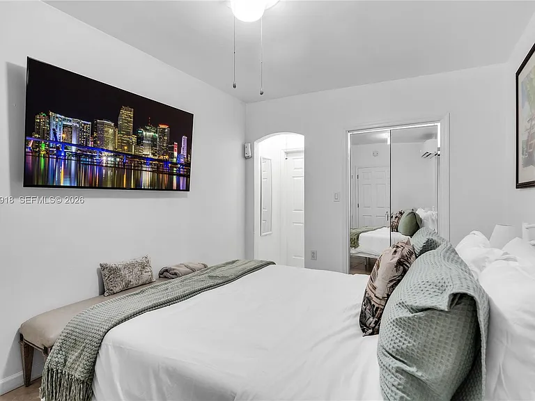 1828 SW 6th St #1 — Photo 5