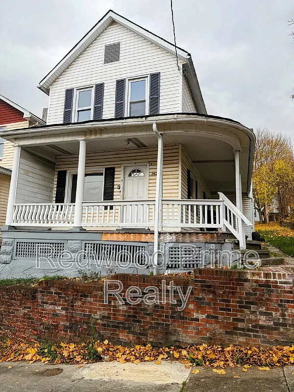 752 Park Ave photo 1