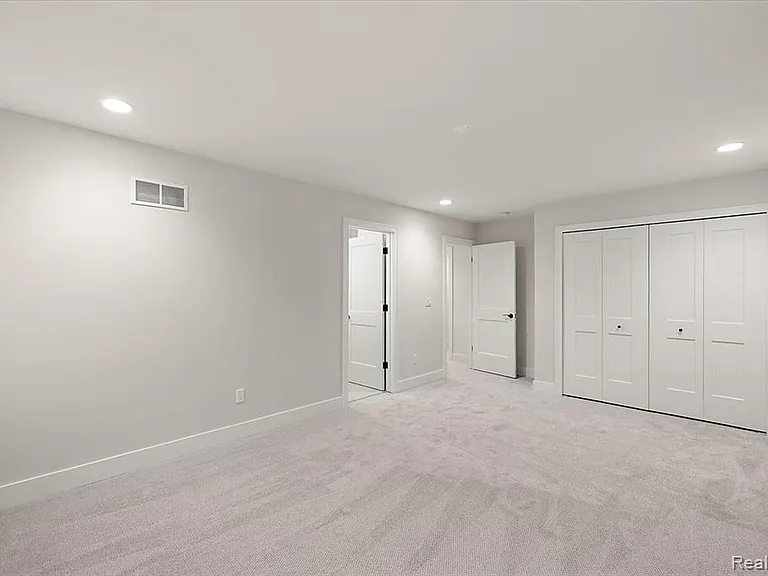 2911 Walsh Dr — Photo 39