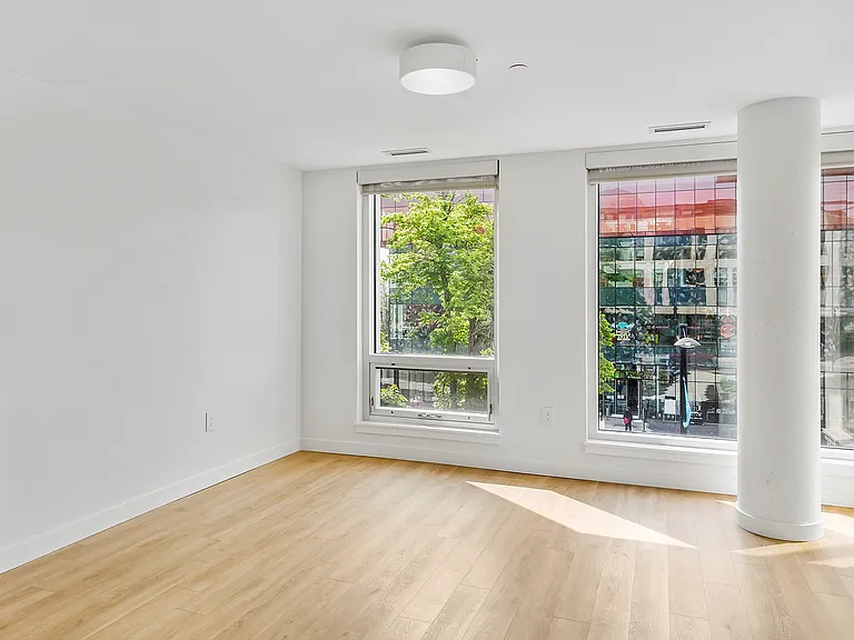 1511 Queen St — Photo 16
