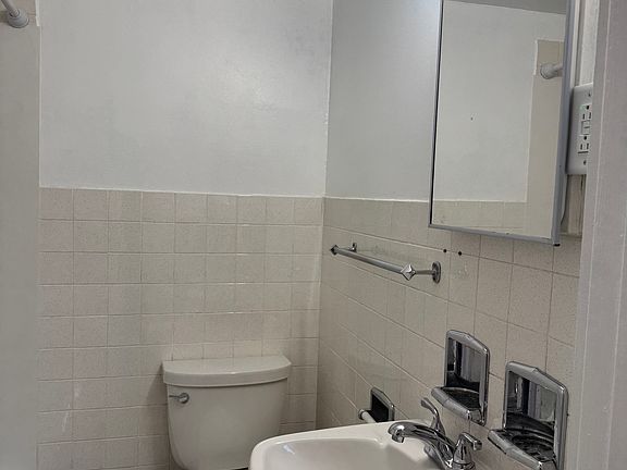 3rd image of 615 E 14th St #1