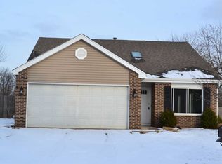 2S131 Everett Ct, Warrenville, IL 60555