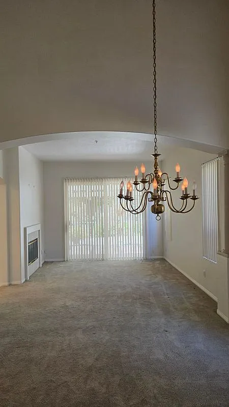 3 bed, 3.0 bath, 2080 sqft, $3,900 — Photo 3