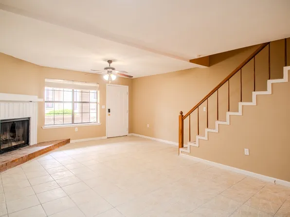 304 Fairway Cir APT C, Springdale, AR 72764