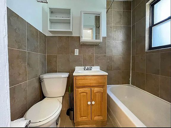 5th image of 109 Graham Ave #2E