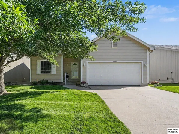 15507 Armstrong St, Omaha, NE 68116