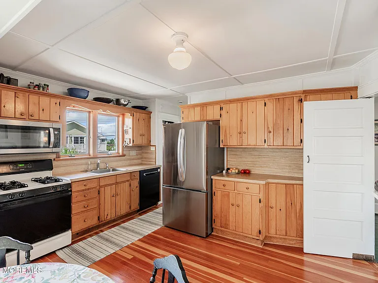 146 Sunset Ln — Photo 10