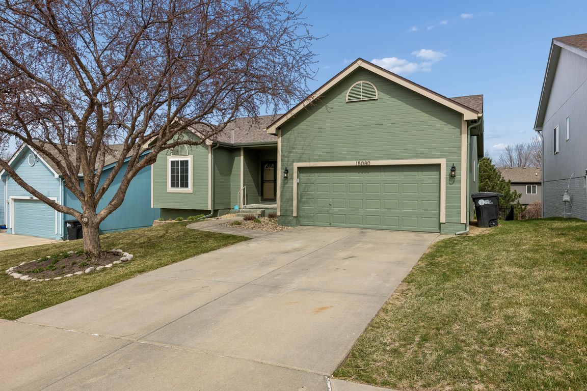 8398 - 15080 Fowler Ave_001.jpg