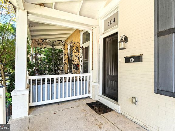 5th image of 104 E Jefferson St
