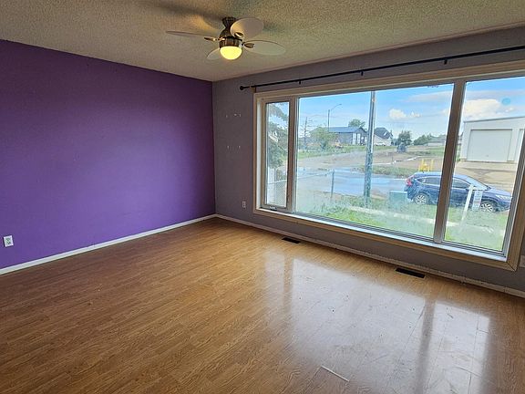 4th image of 5826 49th St