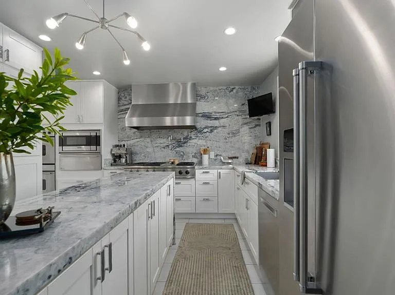 2030 N Altadena Dr — Photo 12