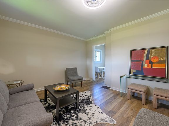 4th image of 2437 Bruce Way