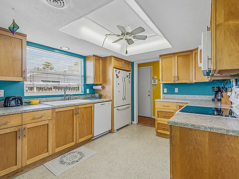 122 Ocean Grove Dr — Photo 16