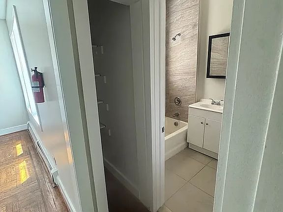 5th image of 902 Bergen St