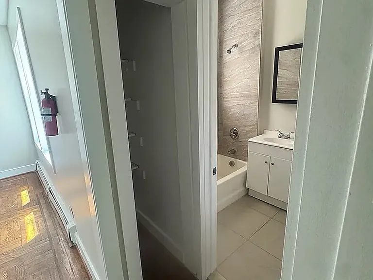 902 Bergen St — Photo 5