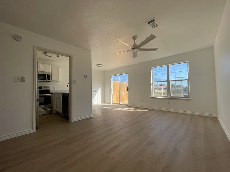 503 Gateway Pkwy #5 — Photo 6
