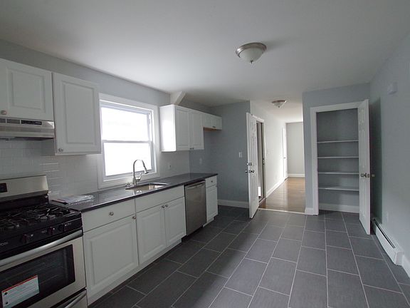 3rd image of 428 Bramhall Ave Floor 2