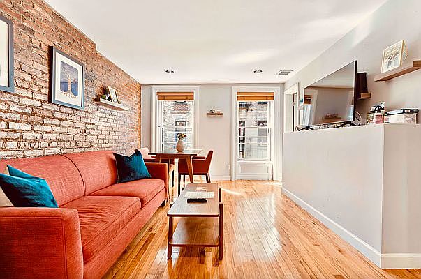 1st image of 60 1st Ave APT 18