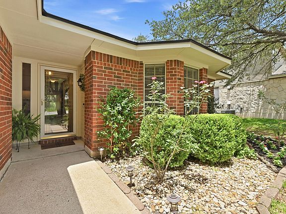 2nd image of 1409 Knoll Ridge Dr