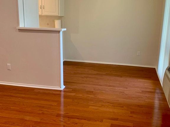 3rd image of 2714 W Clark Ave #D1