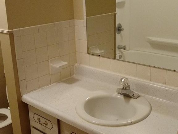 5th image of 607 N Tyrone Dr