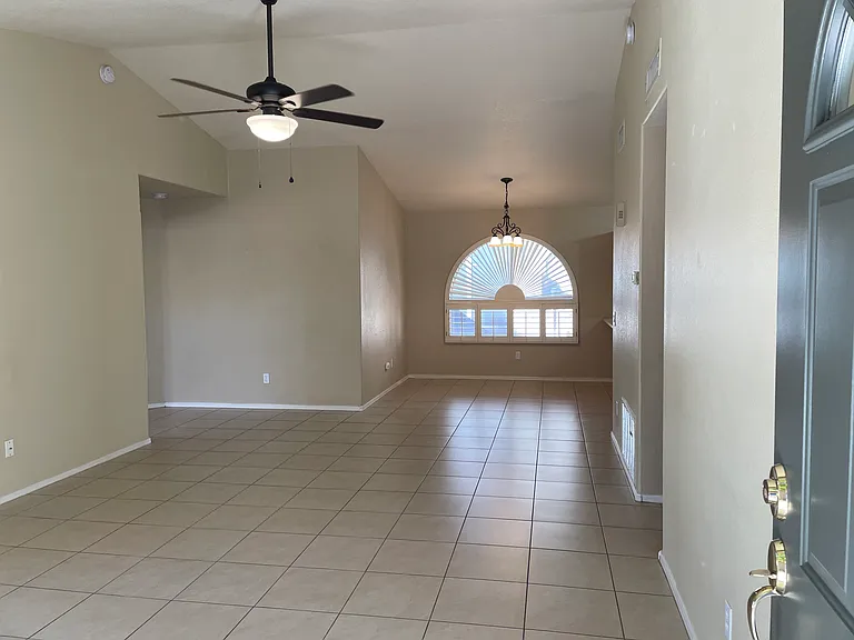 8949 W Kathleen Rd — Photo 4