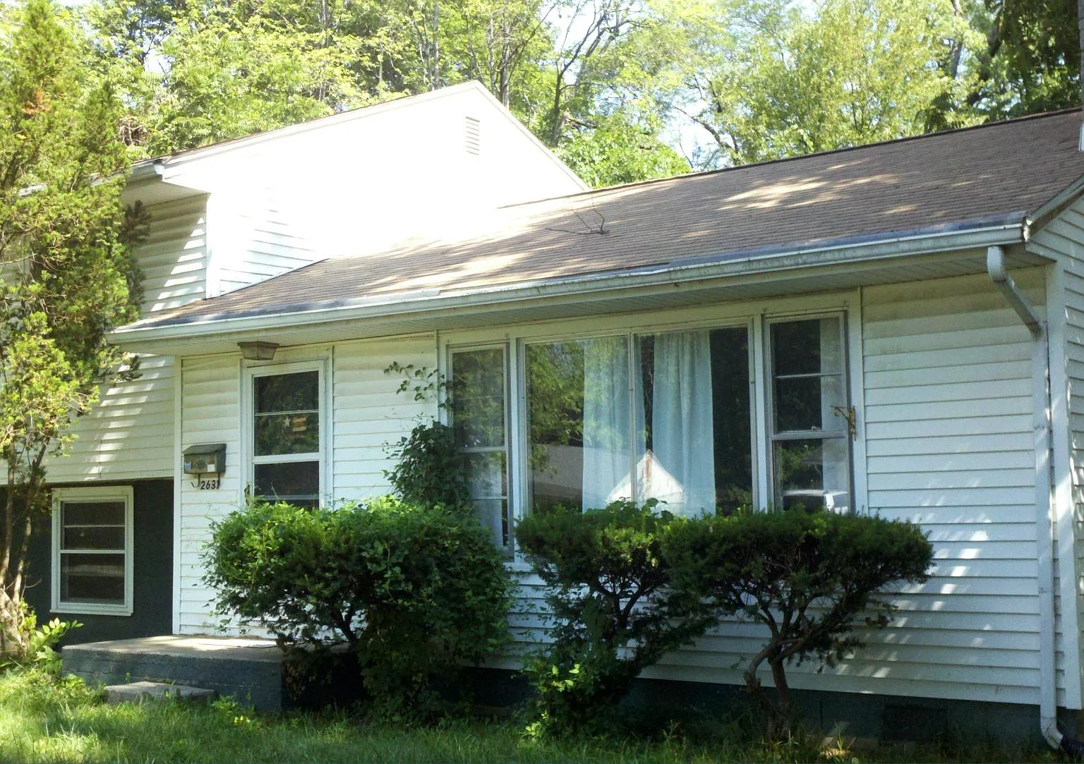 3 bed, 1162 sqft, $1,900 — Photo 1