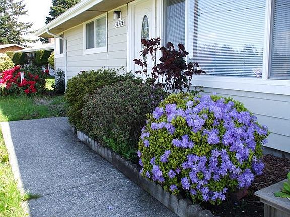 Pool Hse Frt Looking North