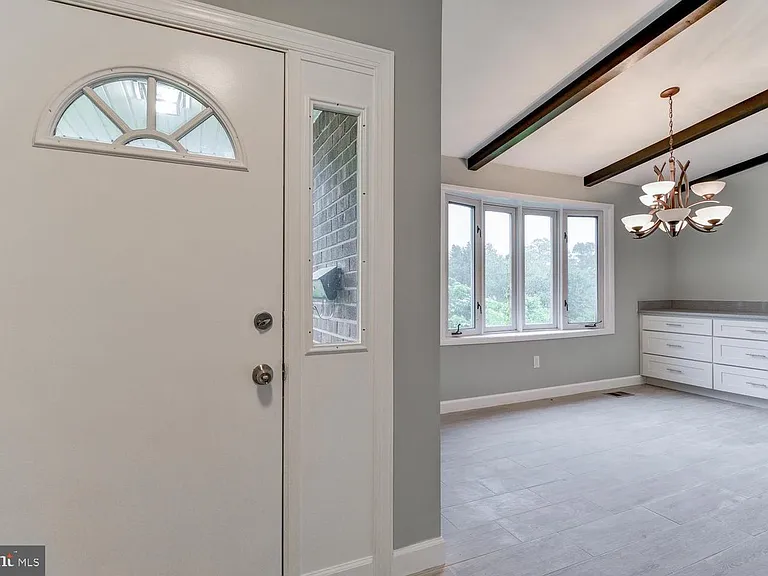 12702 N Point Ln — Photo 2
