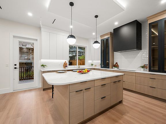 5th image of 11472 138a St