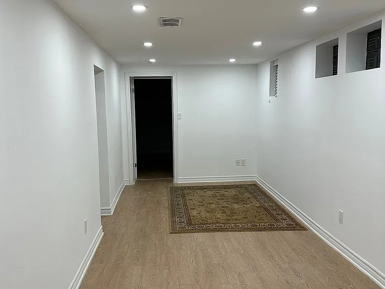 20 Argate Pl #LOWER LEVEL — Photo 2
