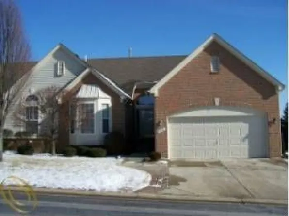 1000 Churchill Cir #1, Rochester, MI 48307