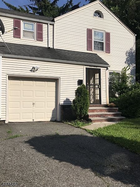 1st image of 390 Isabella Ave