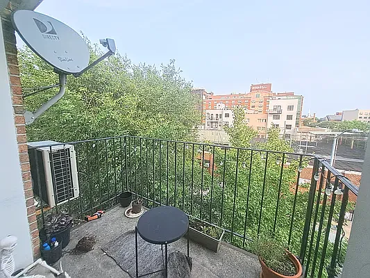 Rented by Friedman Mayer, LREB | media 16