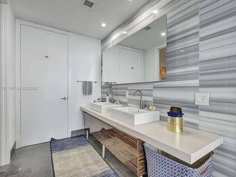 1100 Biscayne Blvd #4002 — Photo 23
