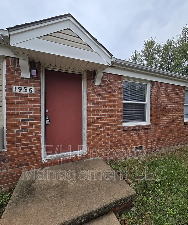1956 S Hiram Ave