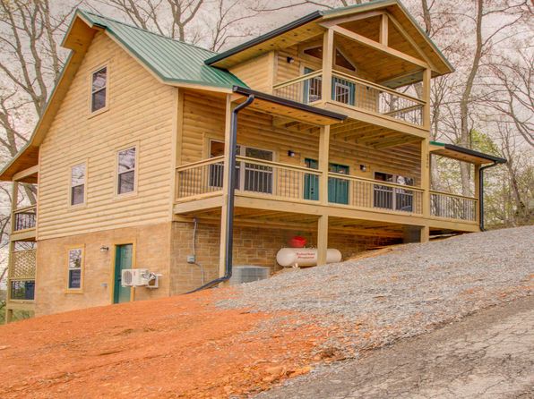 2406 Holly Pass, Sevierville, TN 37876