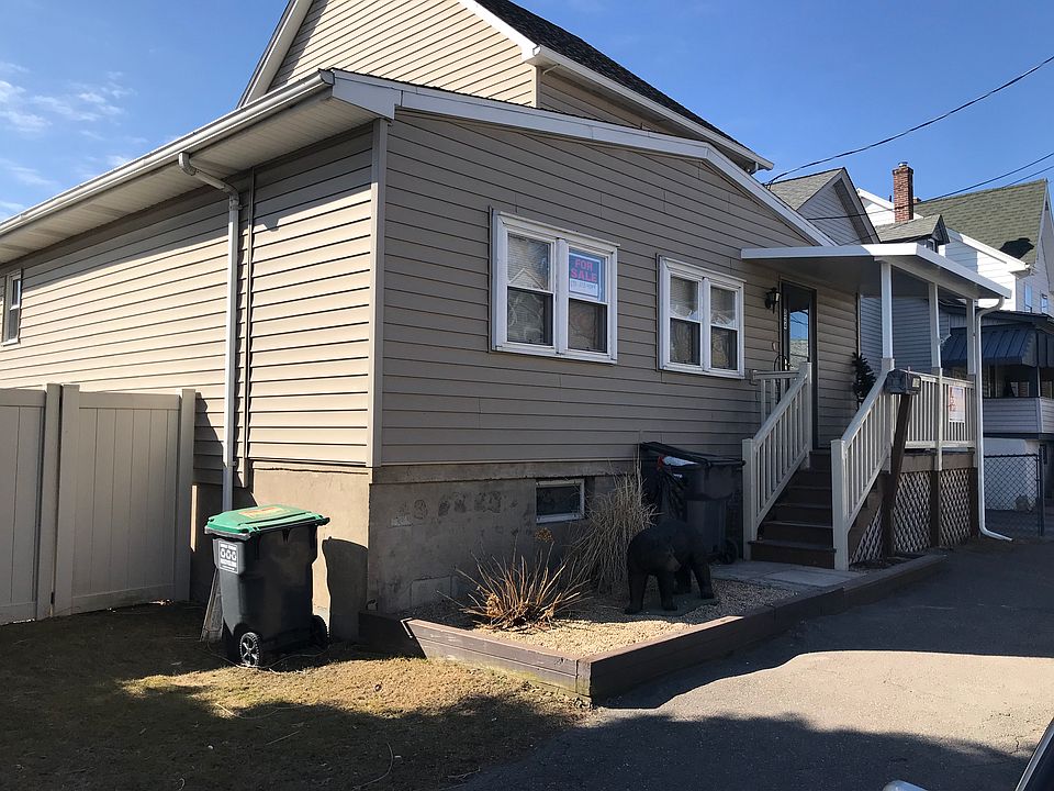 2nd image of 524 W Green St