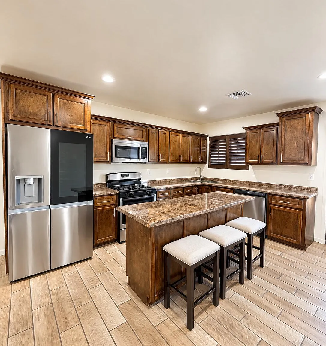 3 bed, 2.0 bath, 1449 sqft, $1,750 — Photo 3