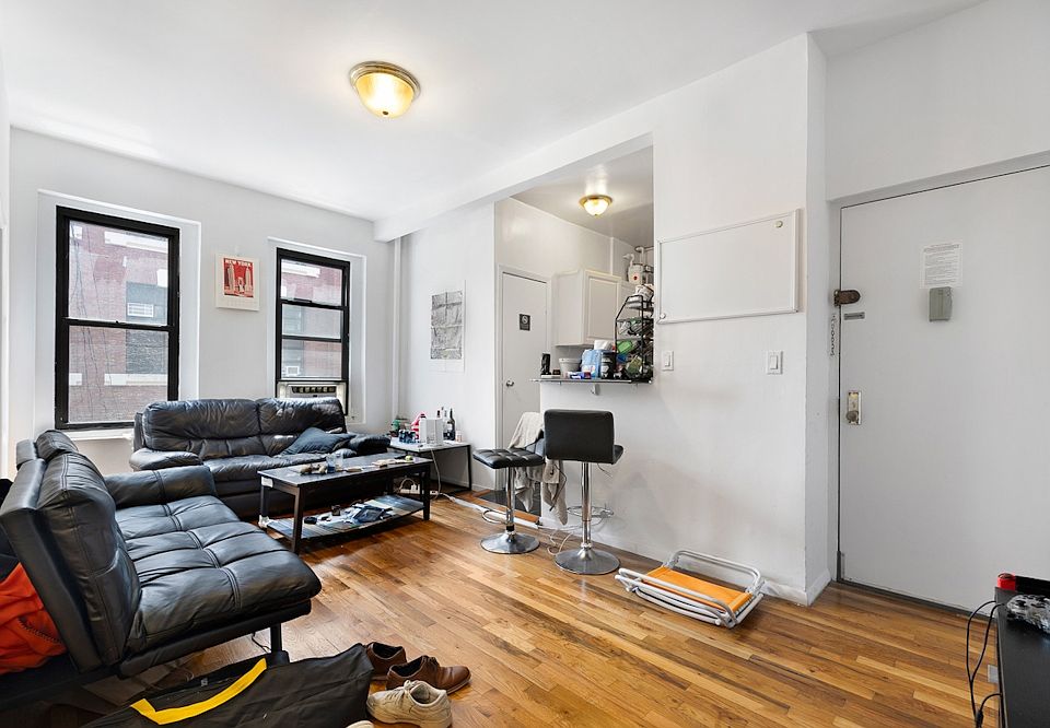 1st image of 210 Rivington St APT 11