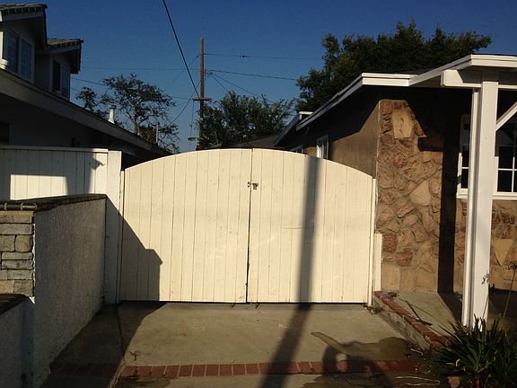4th image of 22912 Meyler Ave