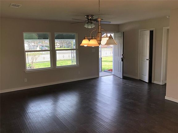 4th image of 2912 S Hughes Ave
